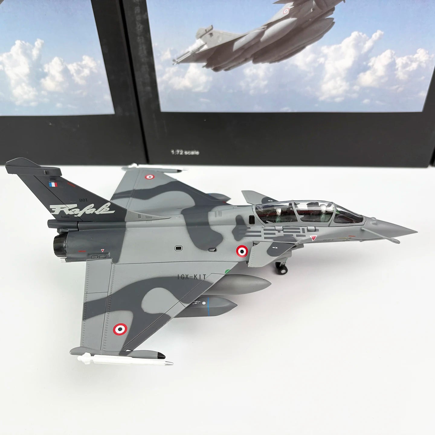 1/72 Scale French Air Force Rafale Fighter Jet Camouflage Diecast Finished Military Plane Model Collection Ornament Gift