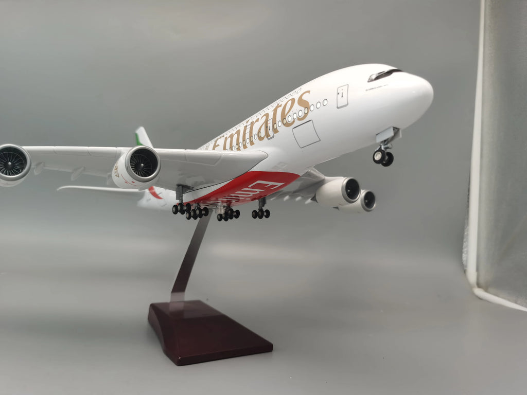 47cm Airplane Model 1/160 Scale A380 New Emirates Airways Diecast Toy Planes ABS Plastic Model With Light And Wheels Collectible