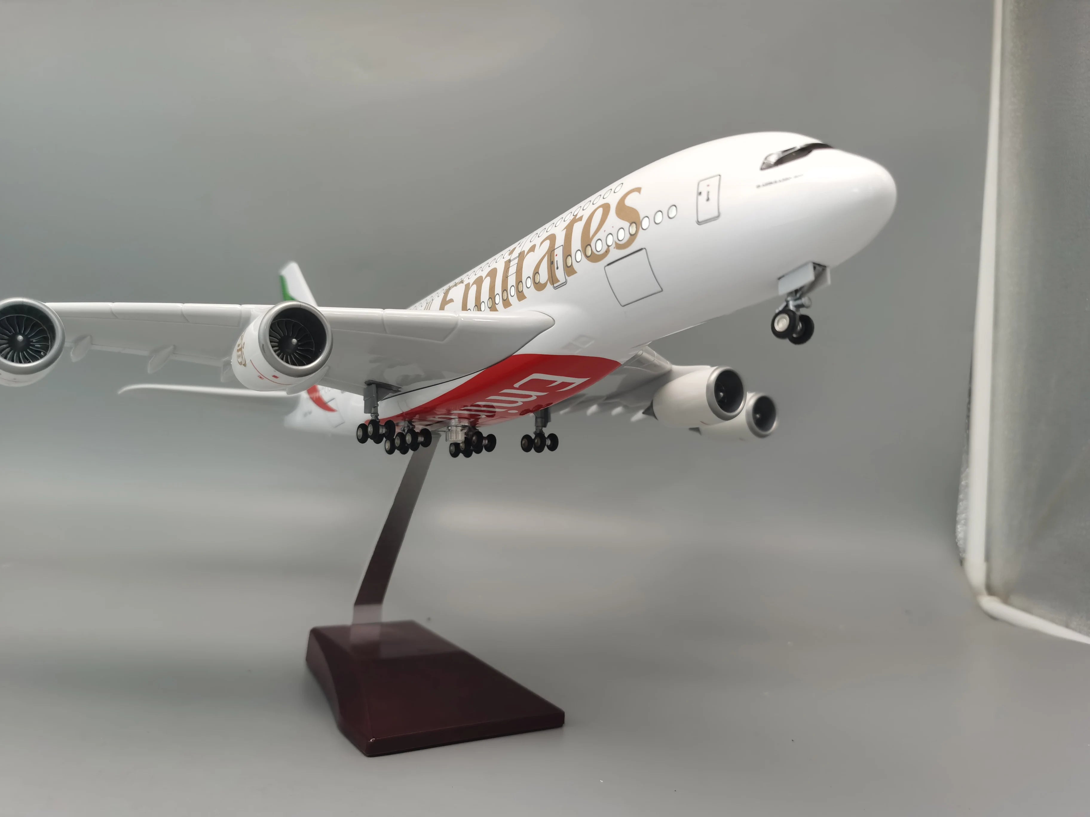 47cm Airplane Model 1/160 Scale A380 New Emirates Airways Diecast Toy Planes ABS Plastic Model With Light And Wheels Collectible