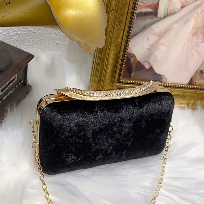 French shiny ineffectual diamond-encrusted dinner bag celebrity velvet temperament simple personality messenger bag