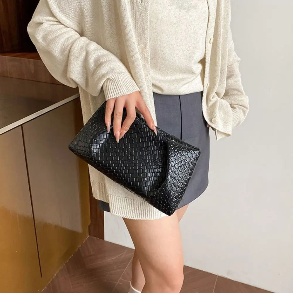 Simple Large Capacity Clutch Bag Embossed Pattern Lightweight Shoulder Bag Luxury Design Retro Style Handbag Banquets