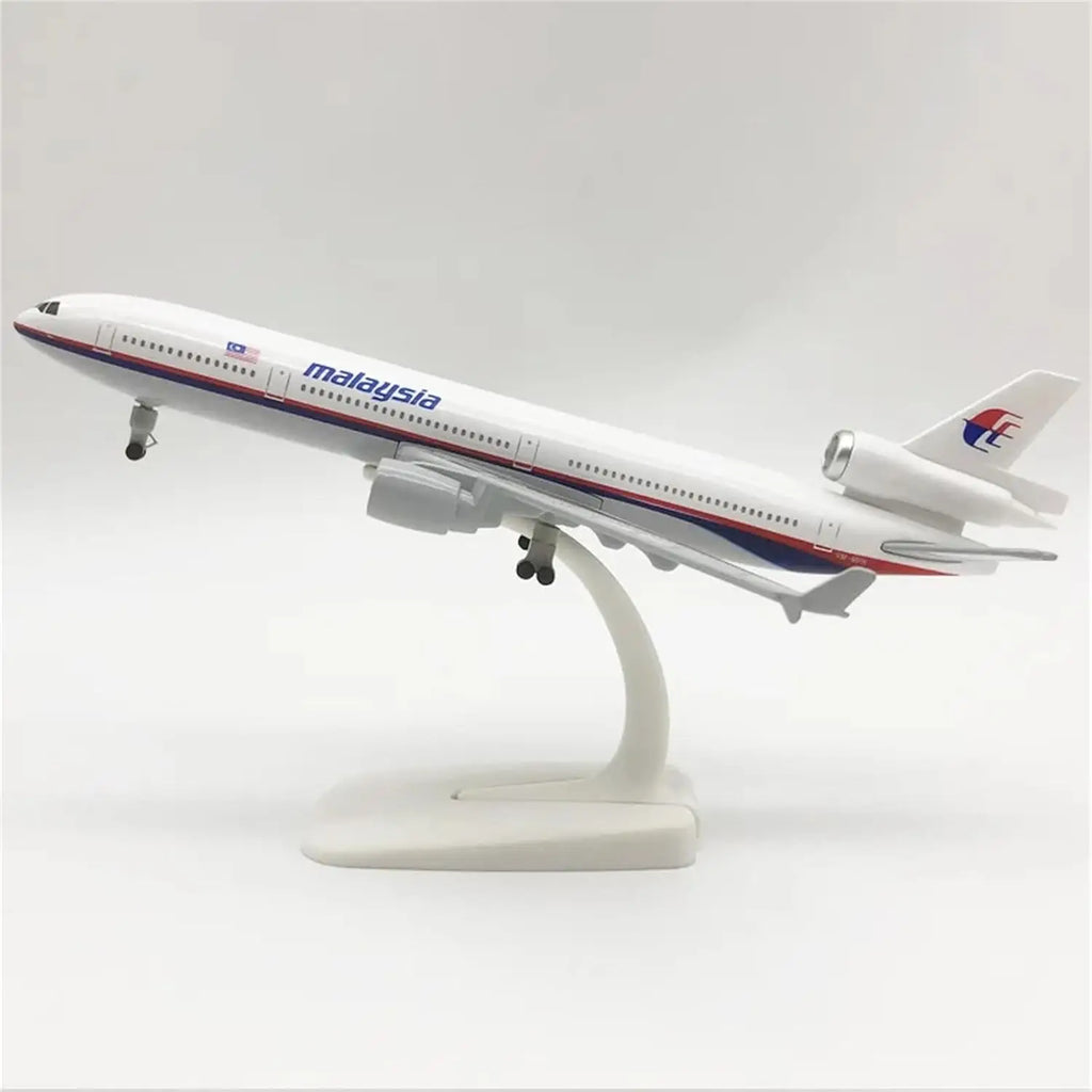 20cm airplane kids toys Scale 1/400 Air Malaysia MD11 Alloy Model Plane Kit Static Diecast Aircraft With Display Stand Aviation