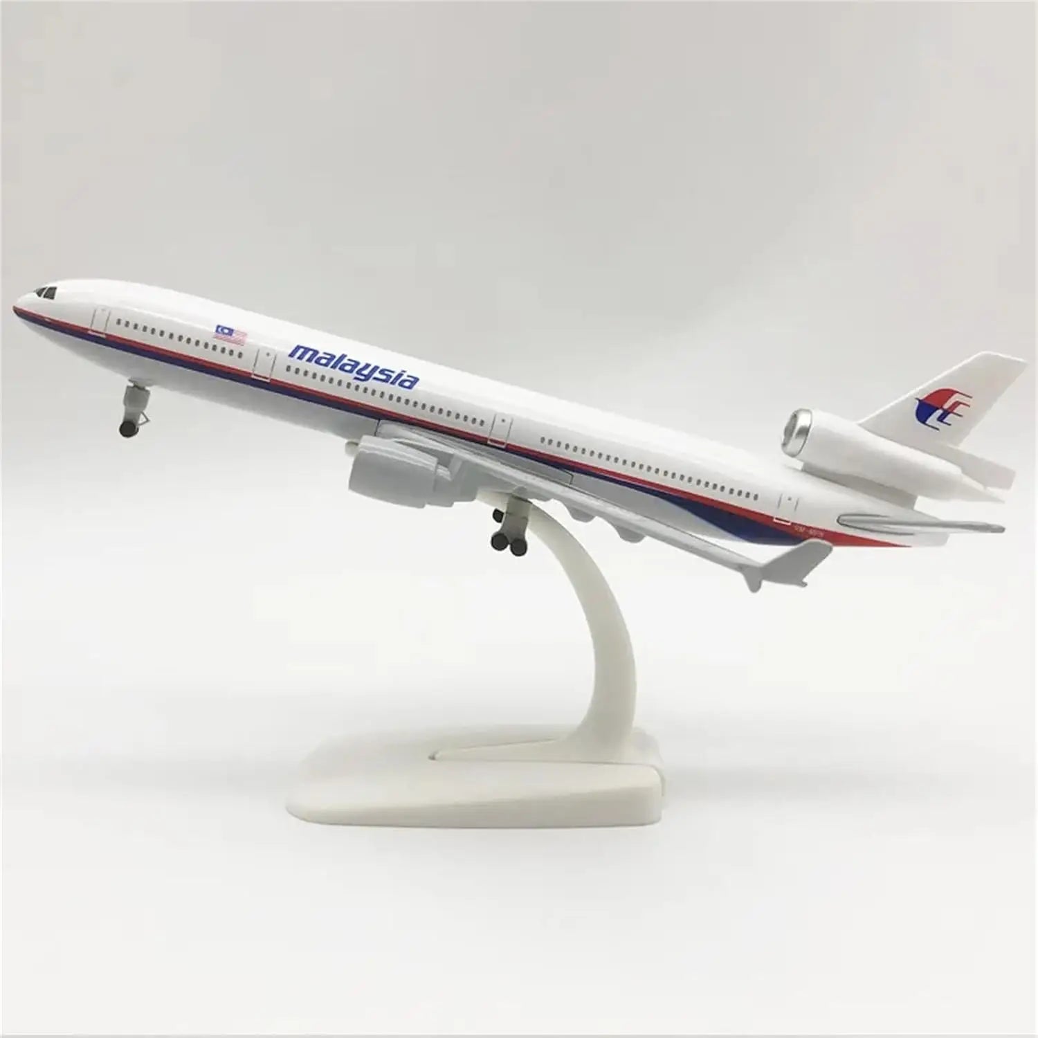20cm airplane kids toys Scale 1/400 Air Malaysia MD11 Alloy Model Plane Kit Static Diecast Aircraft With Display Stand Aviation