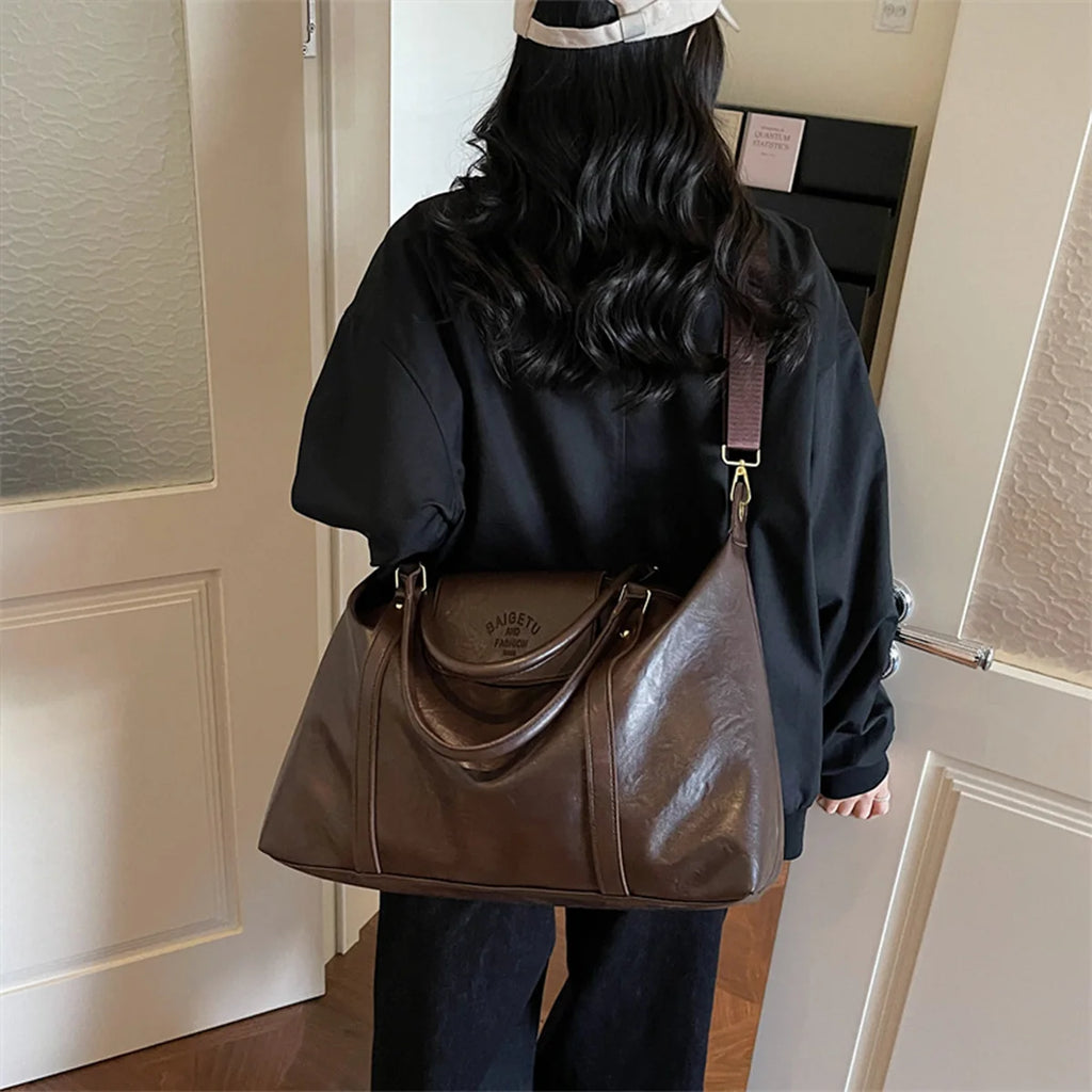 Large Capacity Retro Patent Leather Crossbody Bag Glossy PU with Zipper Adjustable Strap Shoulder Bag for Daily Commute