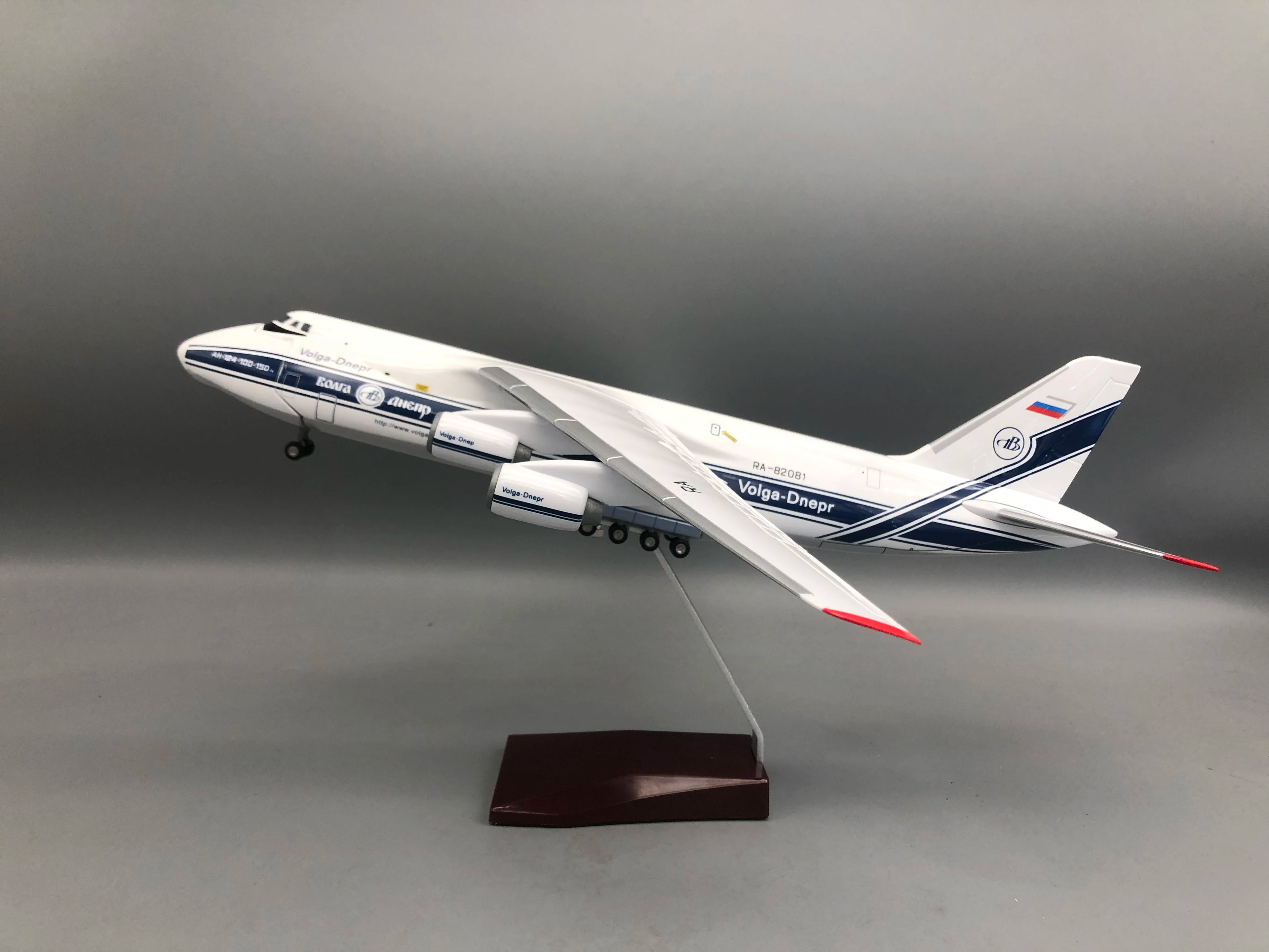 42CM Antonov An-124 Airplane Model Ruslan Volga-Dnepr Airlines resin Diecast Scale Aircraft Nose Open Version Static Collection