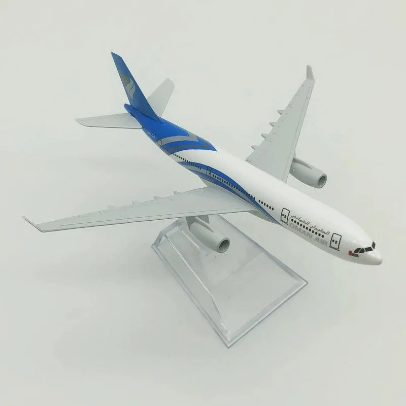 1:400 Scale Metal Model Airplane Toys Accessories 16CM Oman Air Airways A330 Airplane Model  Replica Alloy Material Aviation