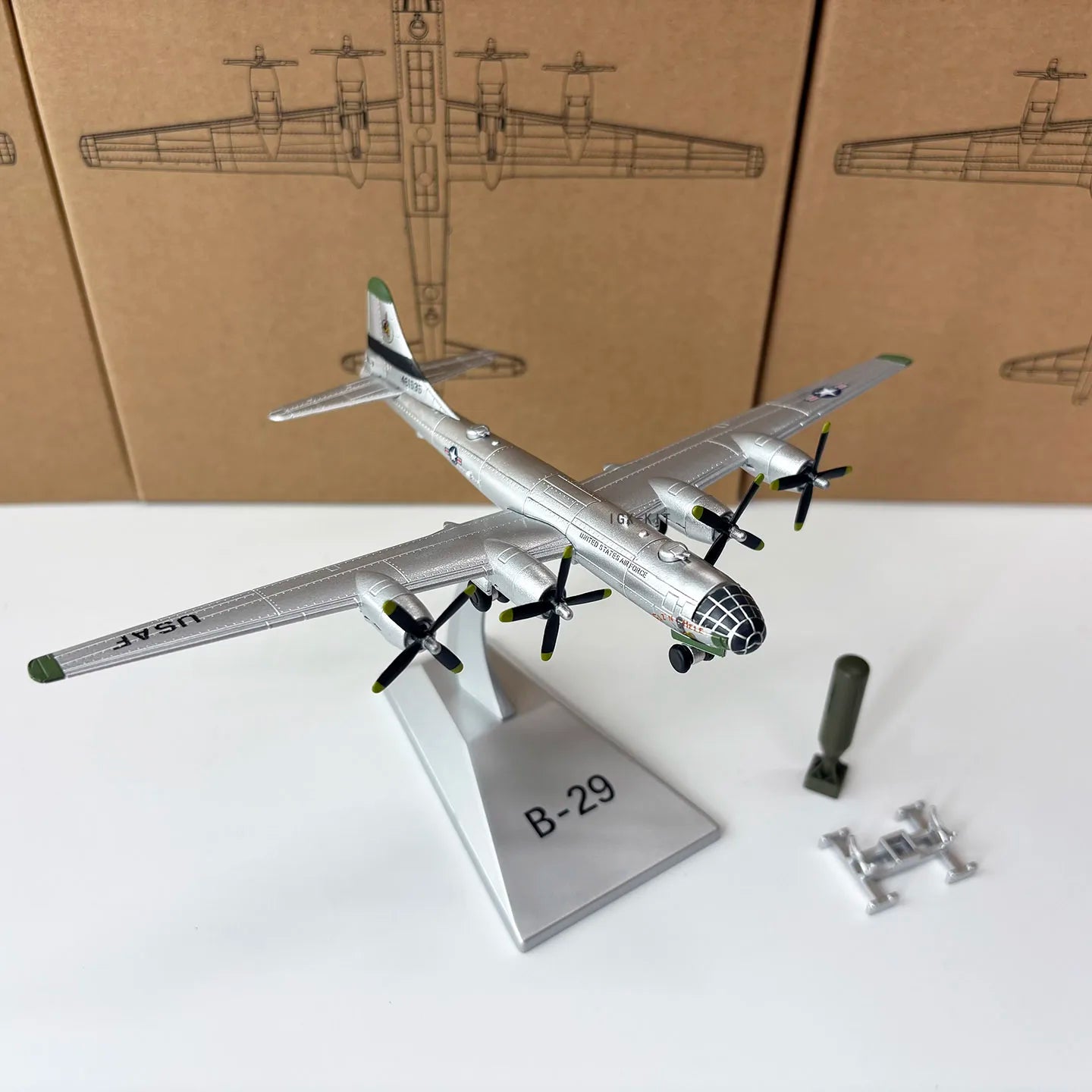 Diecast Scale 1:200  US B-29 Airborne Fortress B29 Heavy Bomber Alloy Finished Static Flight Model Decoration Display Ornament