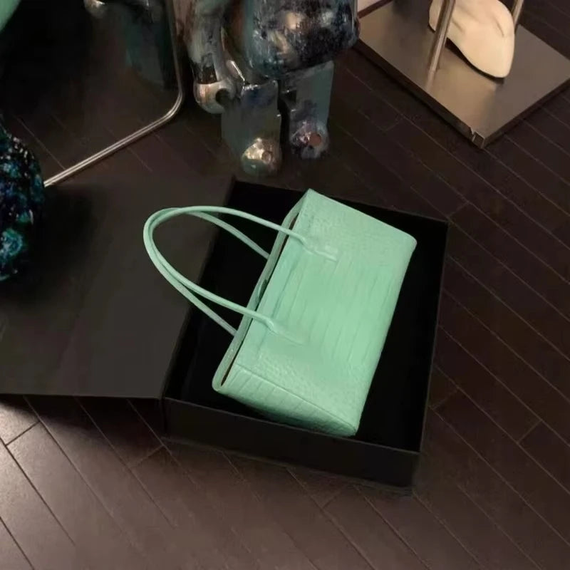 Crocodile-embossed Tote Bag Large Capacity Elegant Green Shoulder Handbags for Woman Elegant Pu Leather Bags Genuine Luxury