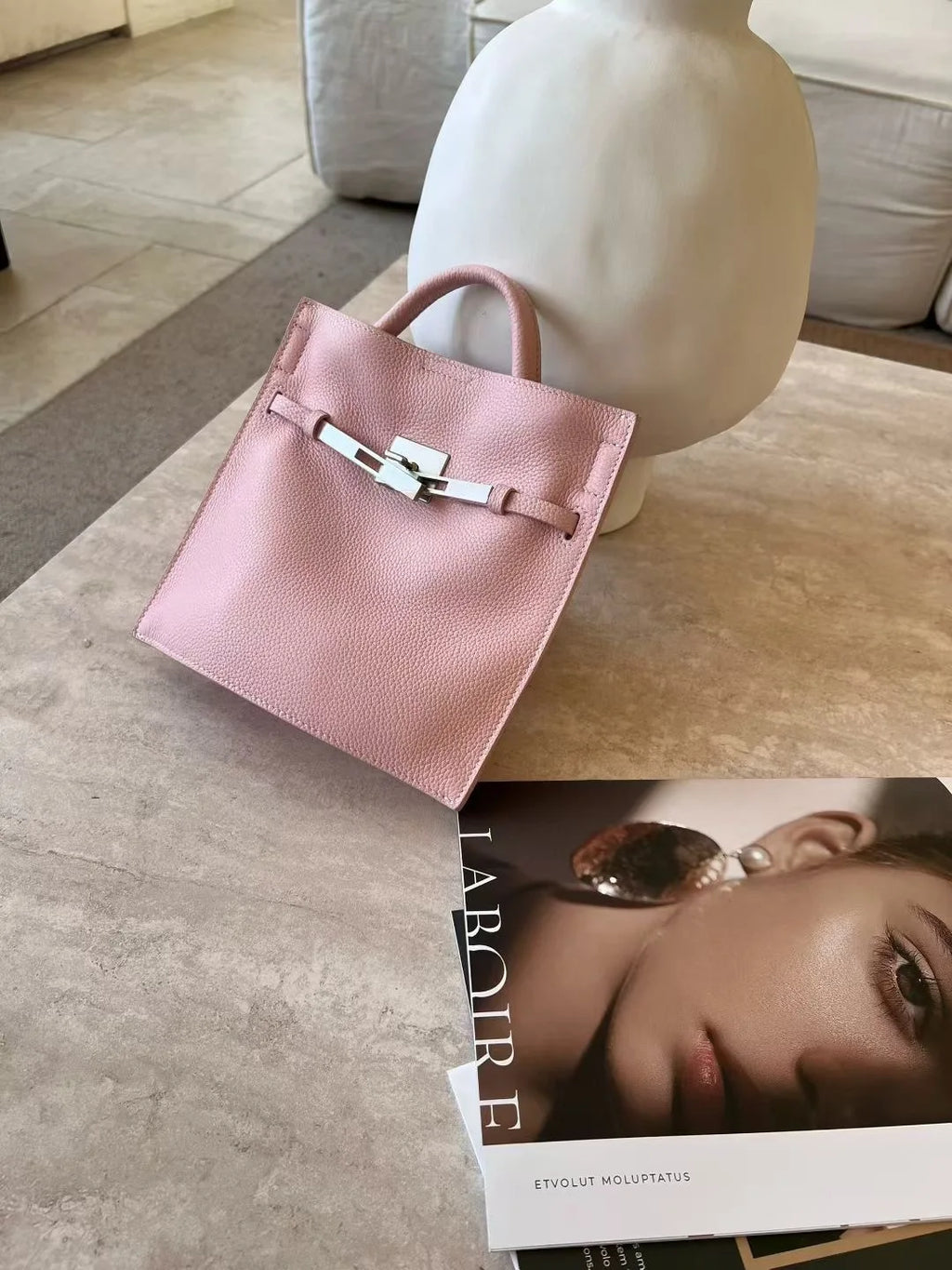 2026 New First-layer Cowhide Bucket  Women's Versatile Niche Medieval Exquisite Hand Carry Messenger Tote Bag Casual Fashion