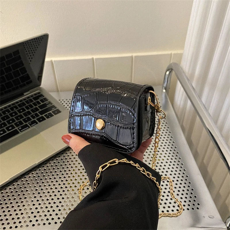 2025 Stylish Women's Mini PU Crocodile-Embossed Bag Decorative Coin Purse with Adjustable Metal Chain Strap Crossbody/Shoulder