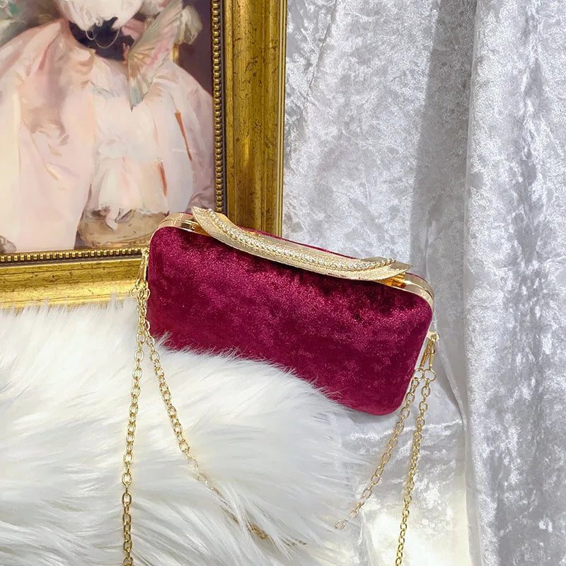 French shiny ineffectual diamond-encrusted dinner bag celebrity velvet temperament simple personality messenger bag