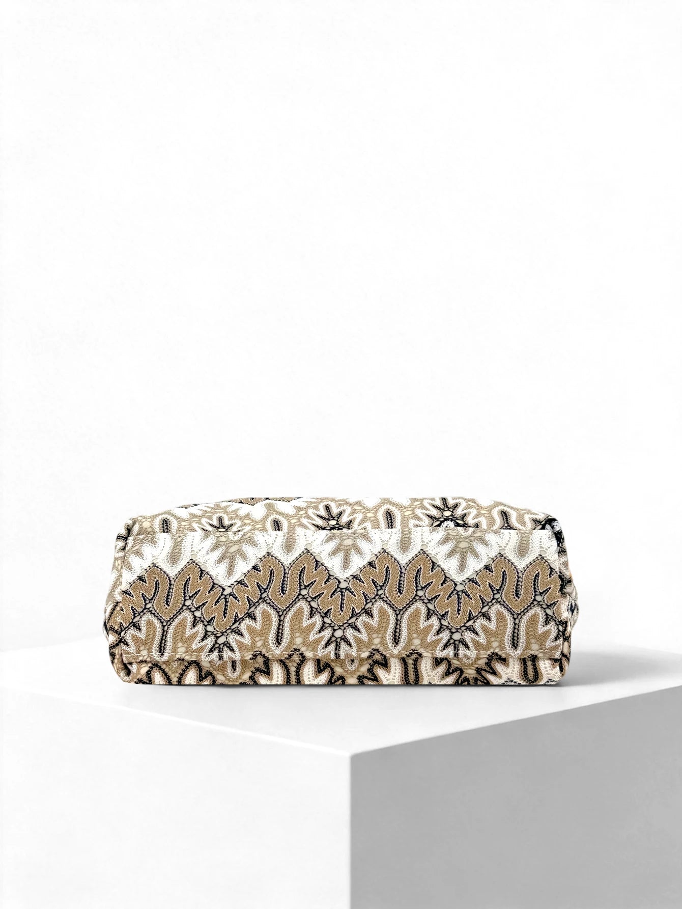 2026 New Bohemian Style Jacquard Clutch Bag for Women, Vintage Wave Pattern Embroidered Pleated Cloud Bag, Large Capacity Versatile Clutch for Various Occasions, Evening Bags, Commuting Dumpling Bag (Pattern Random)