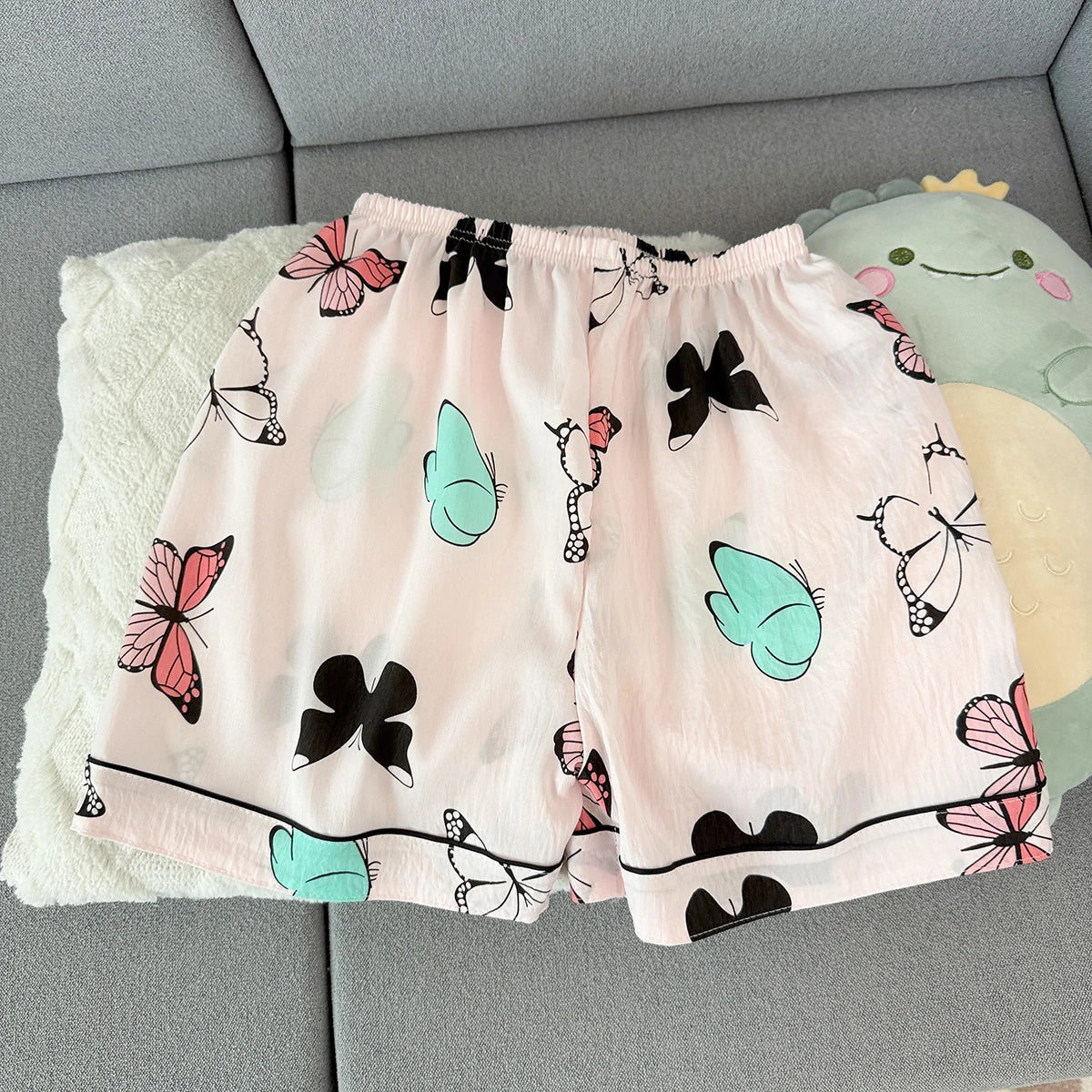 Women's Summer Pajamas, Thin Butterfly Pattern Short-Sleeved Shorts, Sweet and Cute, Can Be Worn Outside in Summer, Two-Piece Home Wear Set
