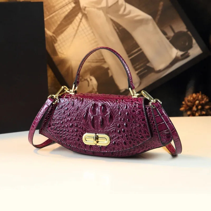 Women's saddle bag 2026, high-end leather small bag, new fashionable style, trendy and stylish, handheld messenger bag