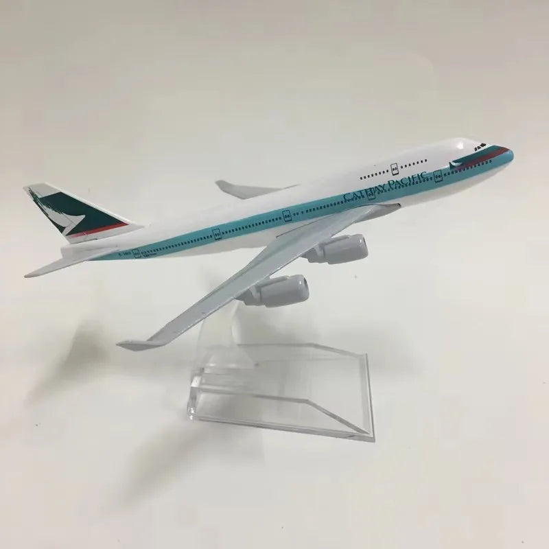 Cathay Pacific Airways B747 Alloy Airplane Model 1/400 Scale 16cm Boeing 747 Toy for Collection And Gift Airplane Mod