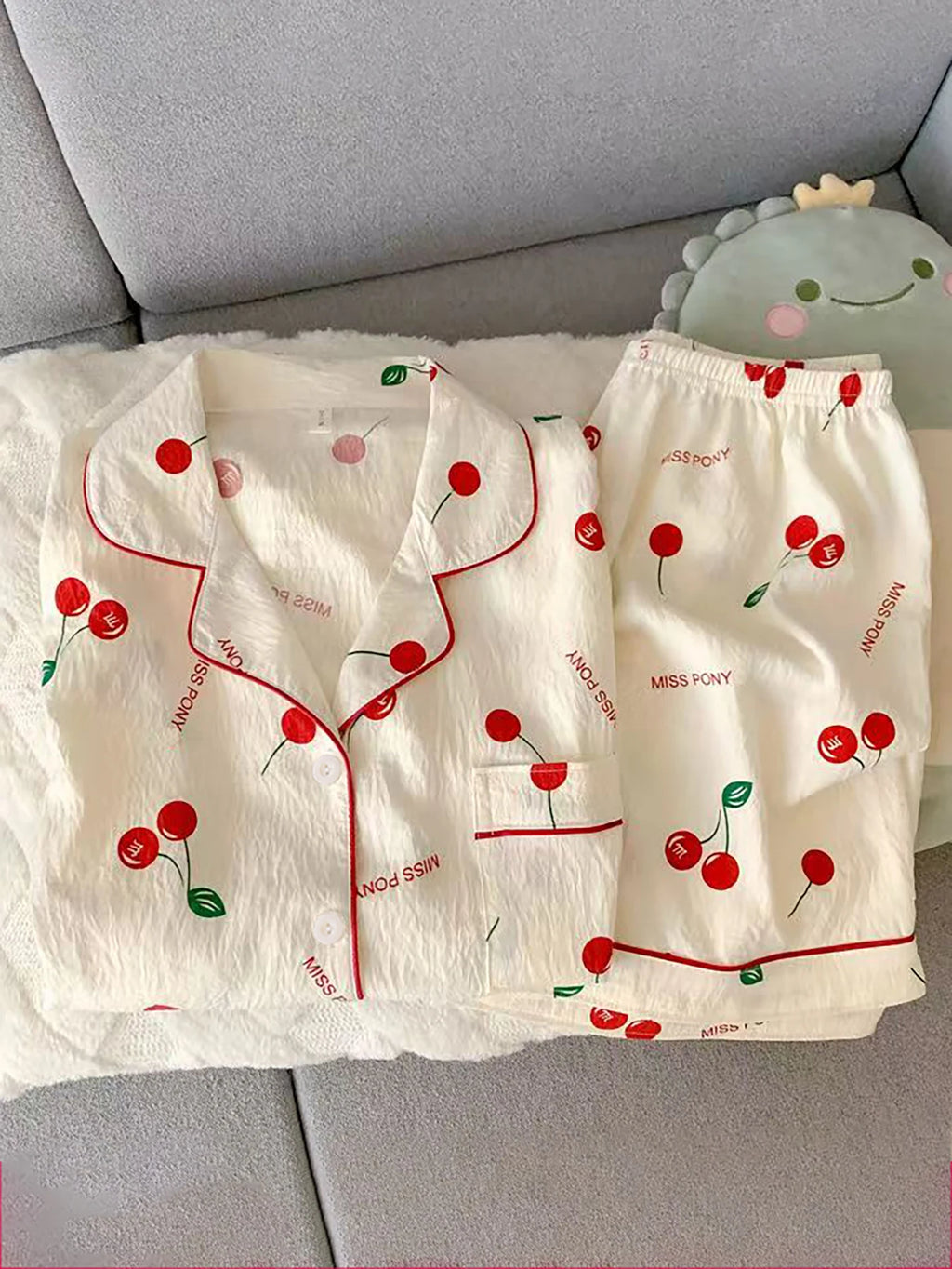 Women's Summer Pajamas, Thin Cherry-Patterned Short-Sleeved Shorts, Sweet and Cute, Can Be Worn Outside in Summer, Two-Piece Home Wear Set
