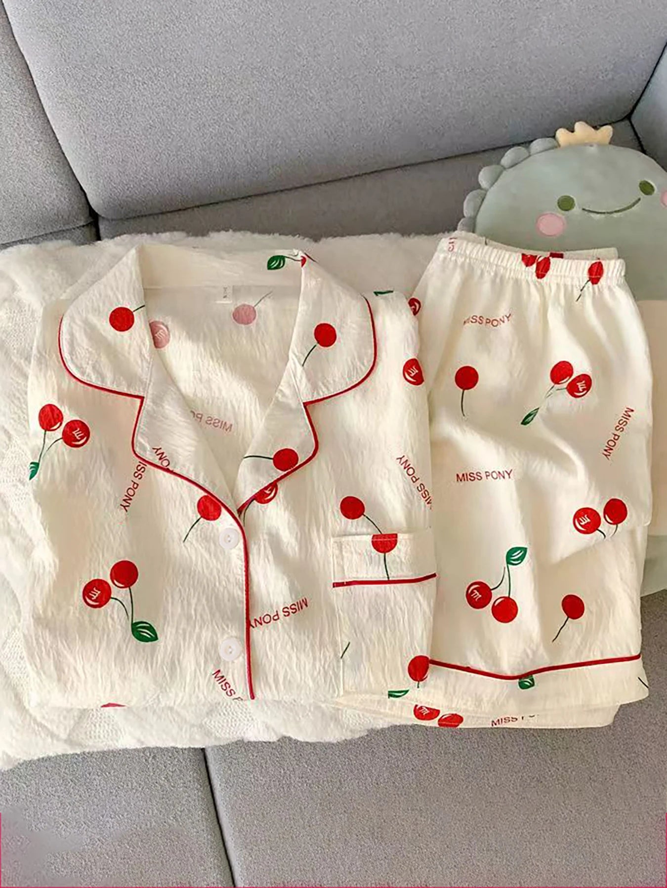 Women's Summer Pajamas, Thin Cherry-Patterned Short-Sleeved Shorts, Sweet and Cute, Can Be Worn Outside in Summer, Two-Piece Home Wear Set