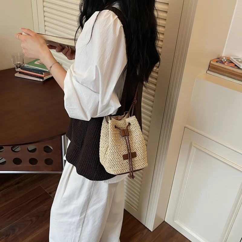 New Women Handmade Woven Mini Crossbody Bag Fashion Versatile Beach Straw Woven Bucket Purse Casual Simple Shoulder Underarm Bag