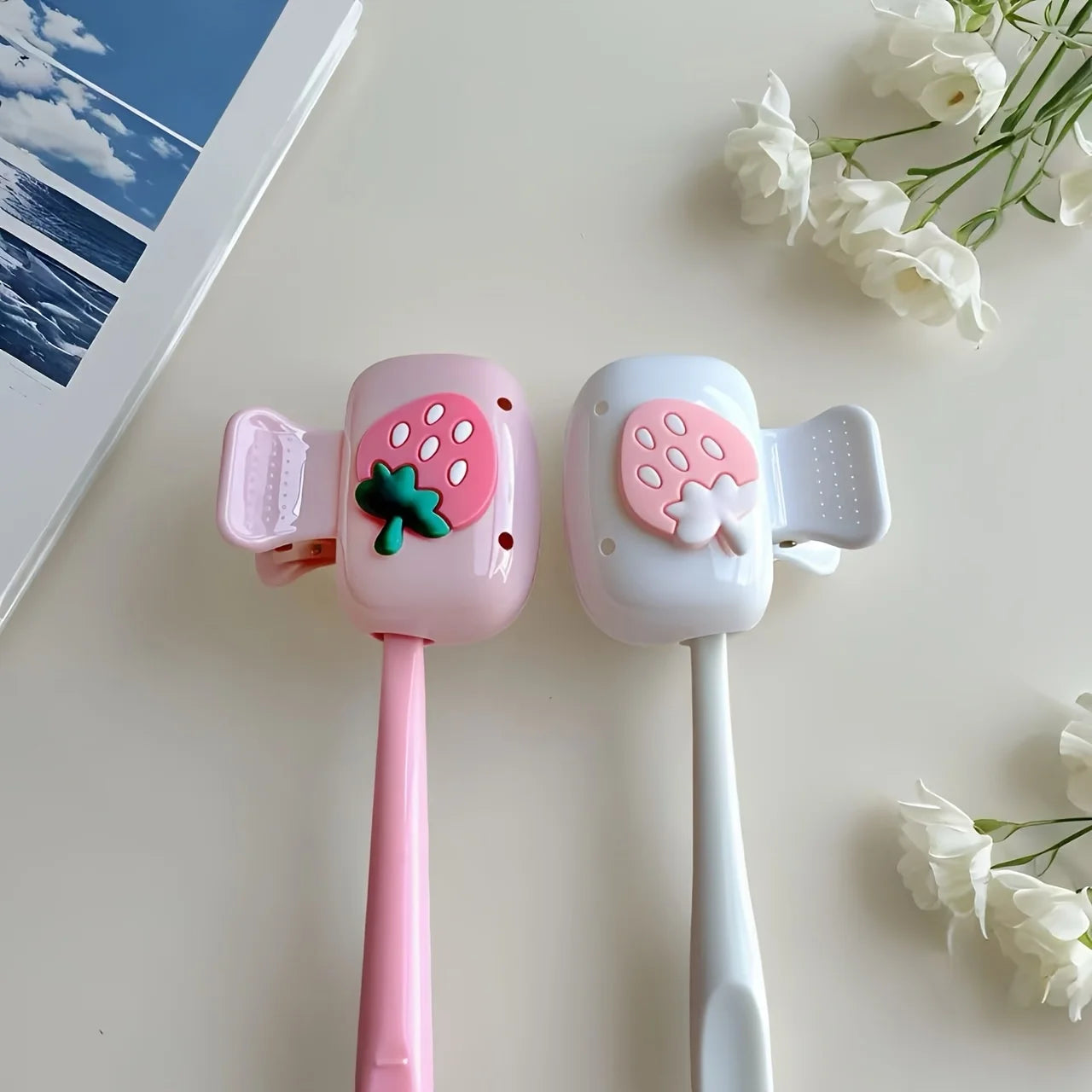 2Pcs Strawberry Shaped Toothbrush Clip with Dust Cover, Bathroom Toothbrush Protective Cover, Essential for Home and Travel