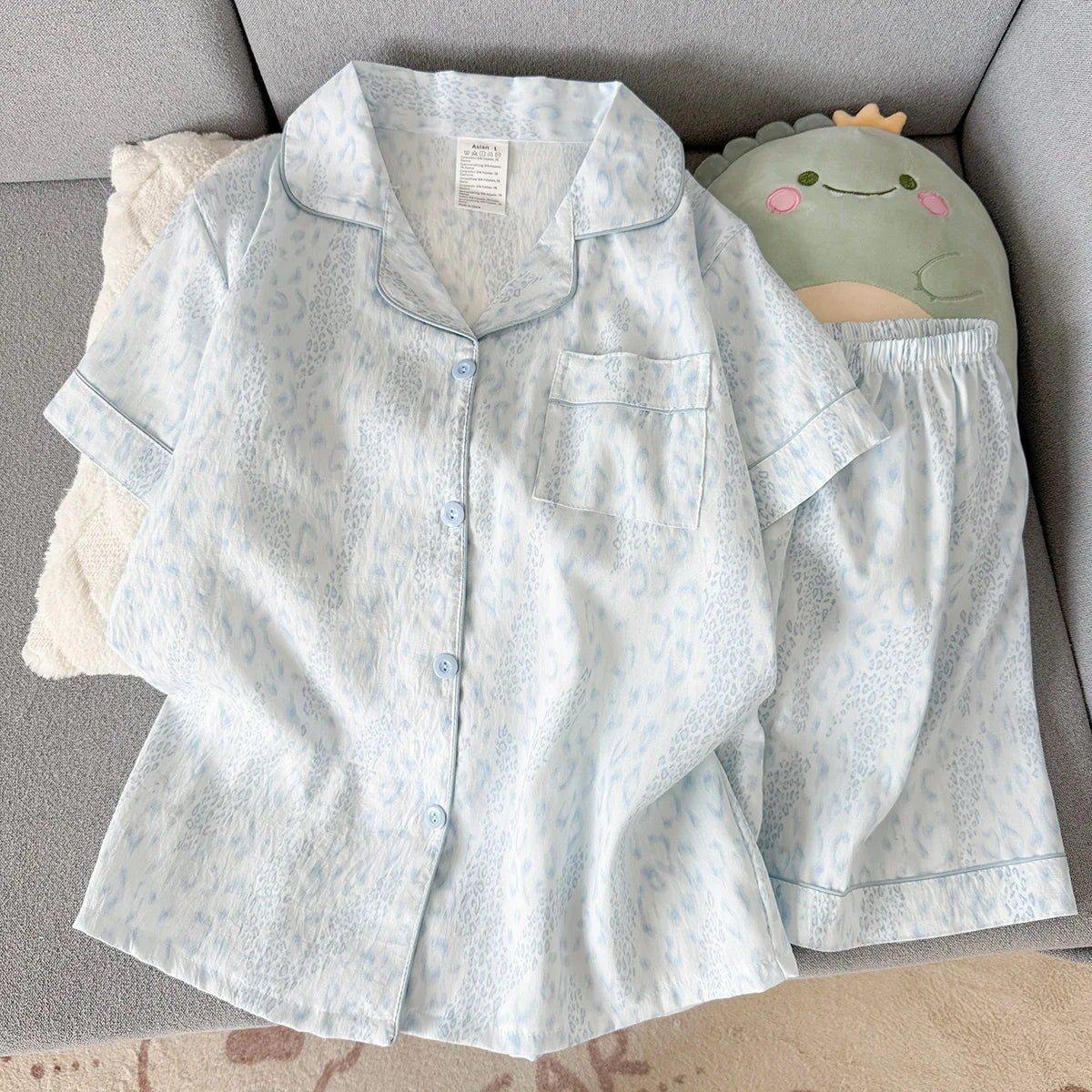Women's Summer Thin Pajamas with Leopard Print Pattern, Short-Sleeved Shorts, Sweet and Cute, Can Be Worn Outside in Summer, Two-Piece Home Wear Set