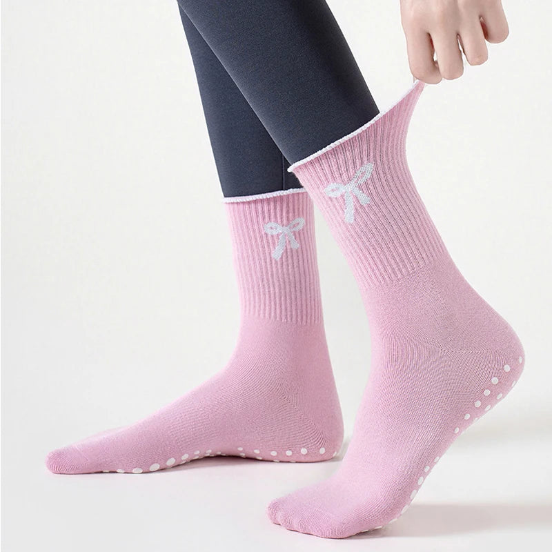 Dreamlikelin 1 Pair Women's Mid-Calf Pilates Socks Non-Slip Professional Yoga Socks Bow Print Fitness & Sports Socks