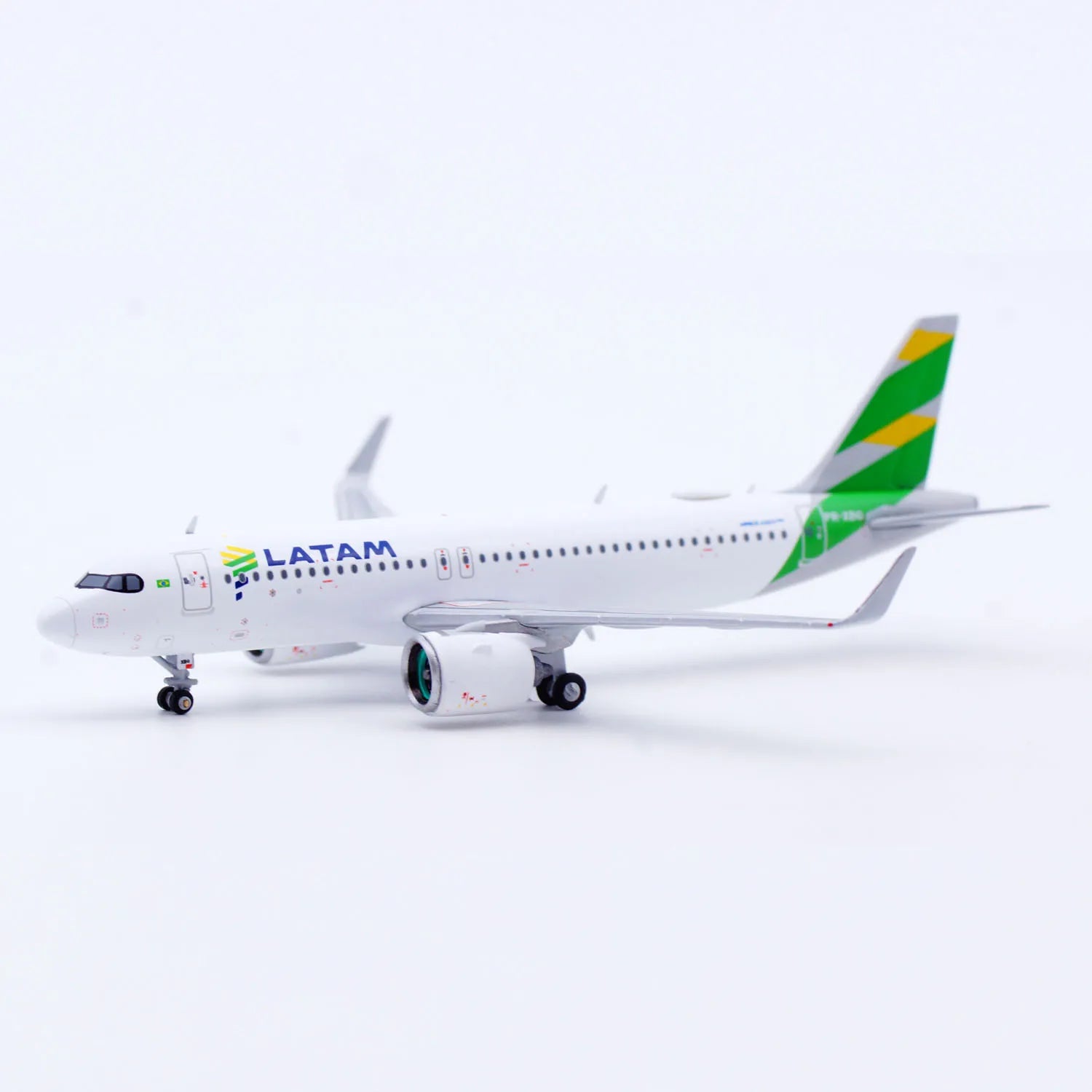 XX40210 Alloy Collectible Plane Gift JC Wings 1:400 1/400 LATAM Airlines Airbus A320neo Diecast Aircraft Model PR-XBG With Stand
