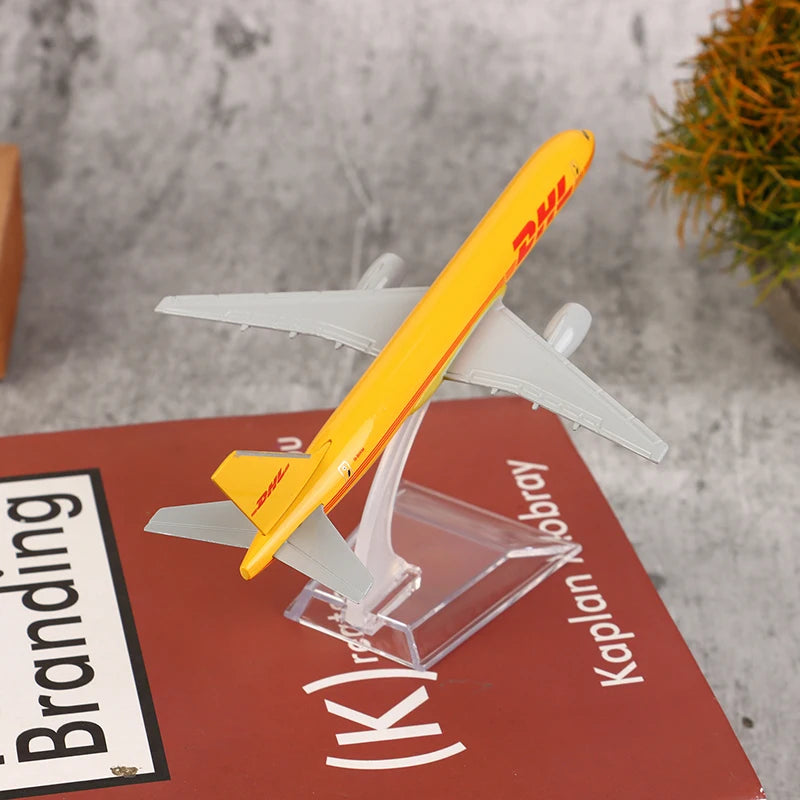 16CM Scale 1:400 Metal Airplane Replica DHL Alloy Airplane Model Yellow Freight Machine Diecast Aircraft Aviation Collectibles