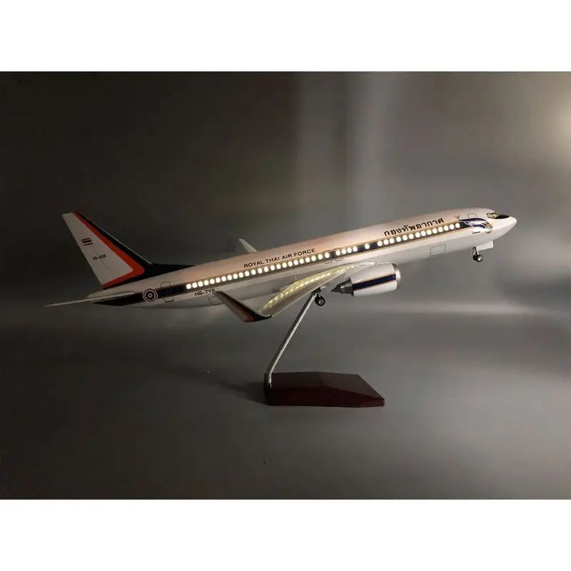 Airplane Models 737 Thai Presidential Plane 47cm with Lights and Wheels Simulation Static Model Souvenir Hobby Collection Toy