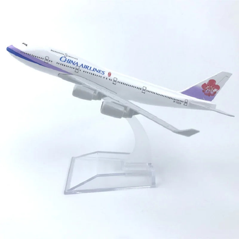 Display 16CM Aircraft China Airlines 747 with Landing Gear Taiwan B747 Alloy Plane Model Toys Children Gift for Collection