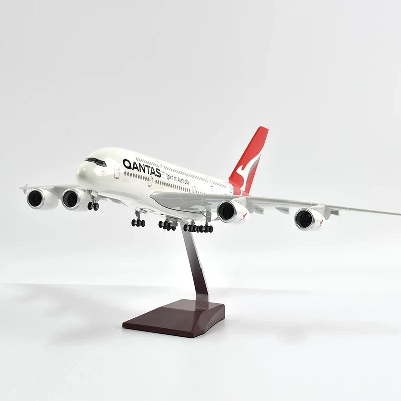 1/160 Scale Aircraft A380 Qantas Airways 46cm Resin Model Airplanes Diecast Toy Planes With Lights Stable Base Holiday Souvenir