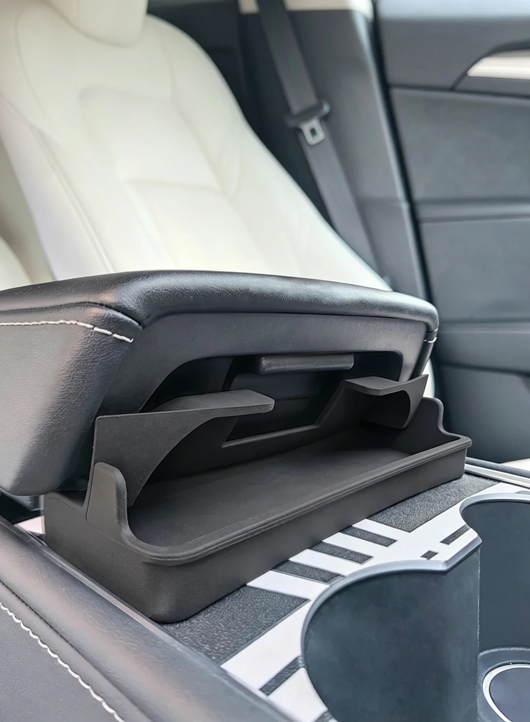 For Tesla Model 3/Y 2020-2024 Central Console Armrest Eyeglass Case Silicone Phone Storage Box Multi-Functional Car Accessory