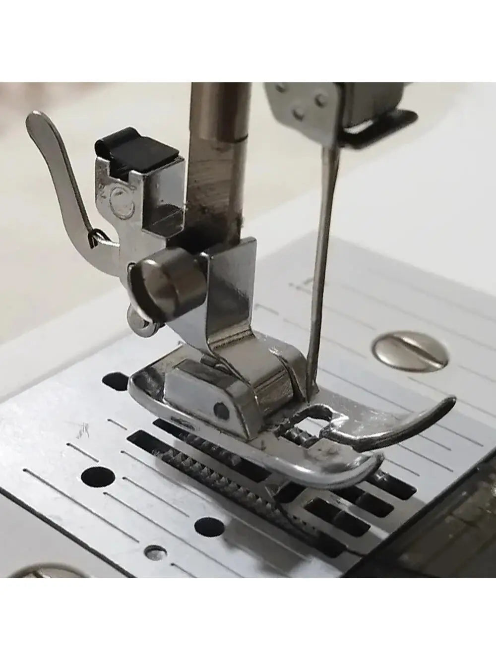 2PCS Quilting Stitching Foot Universal Presser Foot And Snap On Low Shank Adapter Foot For Household Sewing Machine Accessories