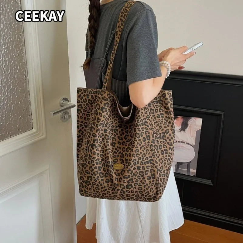 CEEKAY Women's Tote Bag Leopard Print Canvas Large Capacity Shoulder Handbag Zipper Closure Daily Casual Street Style