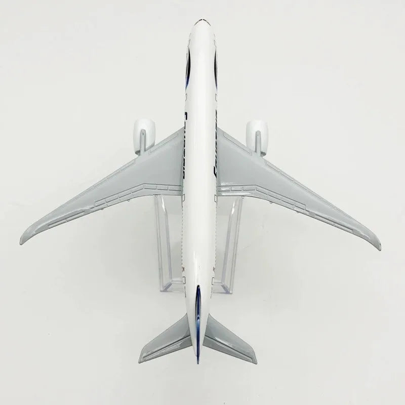 16CM Diecast Scale Egyptian Airways A350 Aircraft Simulation Alloy Finished Souvenir Collection Toy Gift Static Ornament