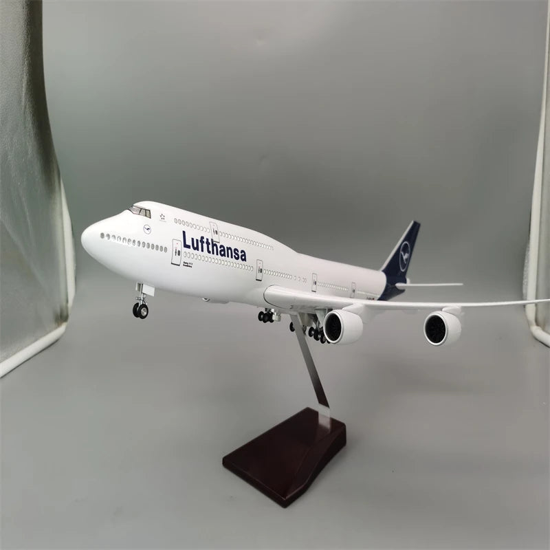 New Lufthansa B747 47cm 1/150 Scale Model Airplane Model Plane Toy Plane Die-cast Resin Plane Model With Landing Geal Decoration
