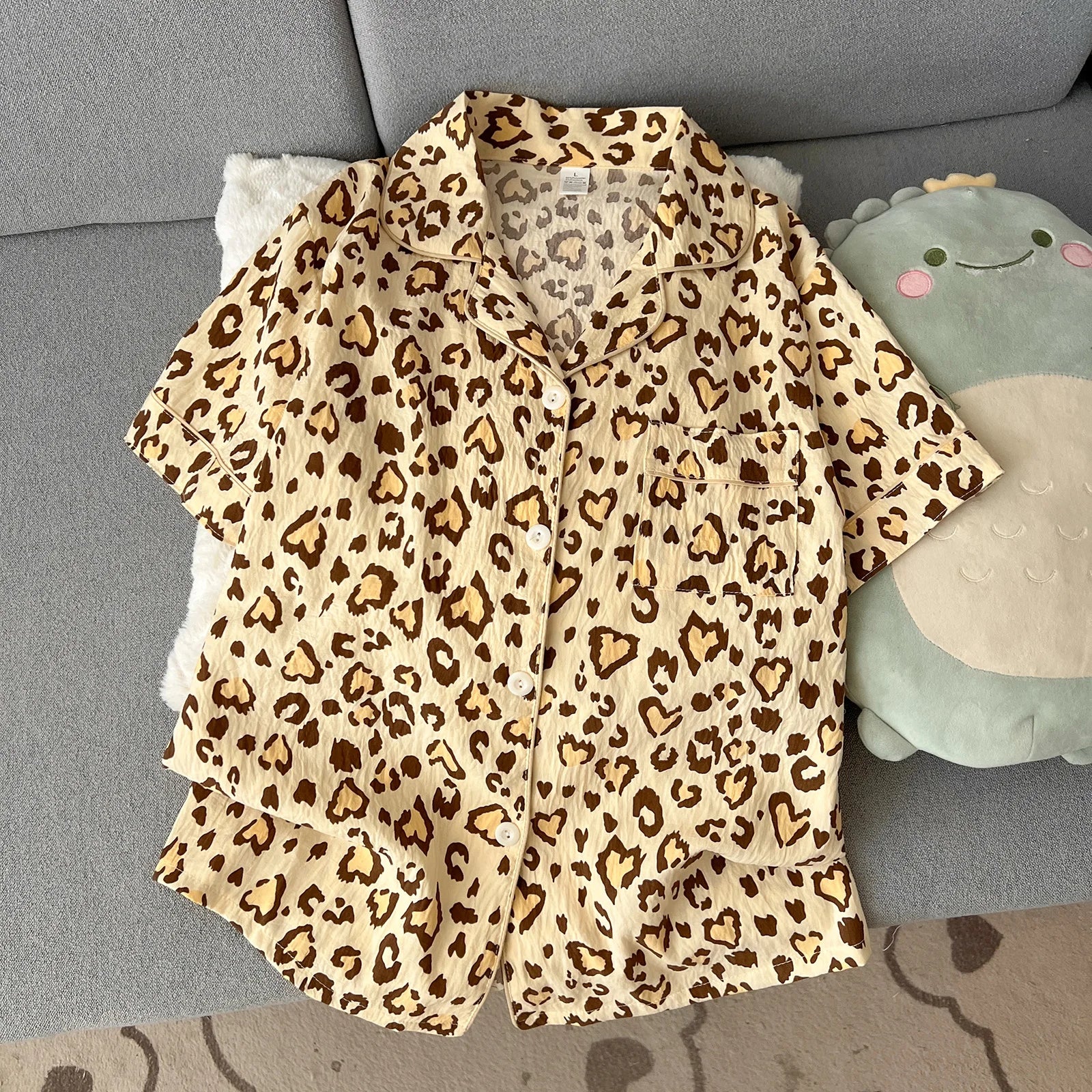 Women's Summer Thin Pajamas with Leopard Print Pattern, Short-Sleeved Shorts, Sweet and Cute, Can Be Worn Outside in Summer, Two-Piece Home Wear Set