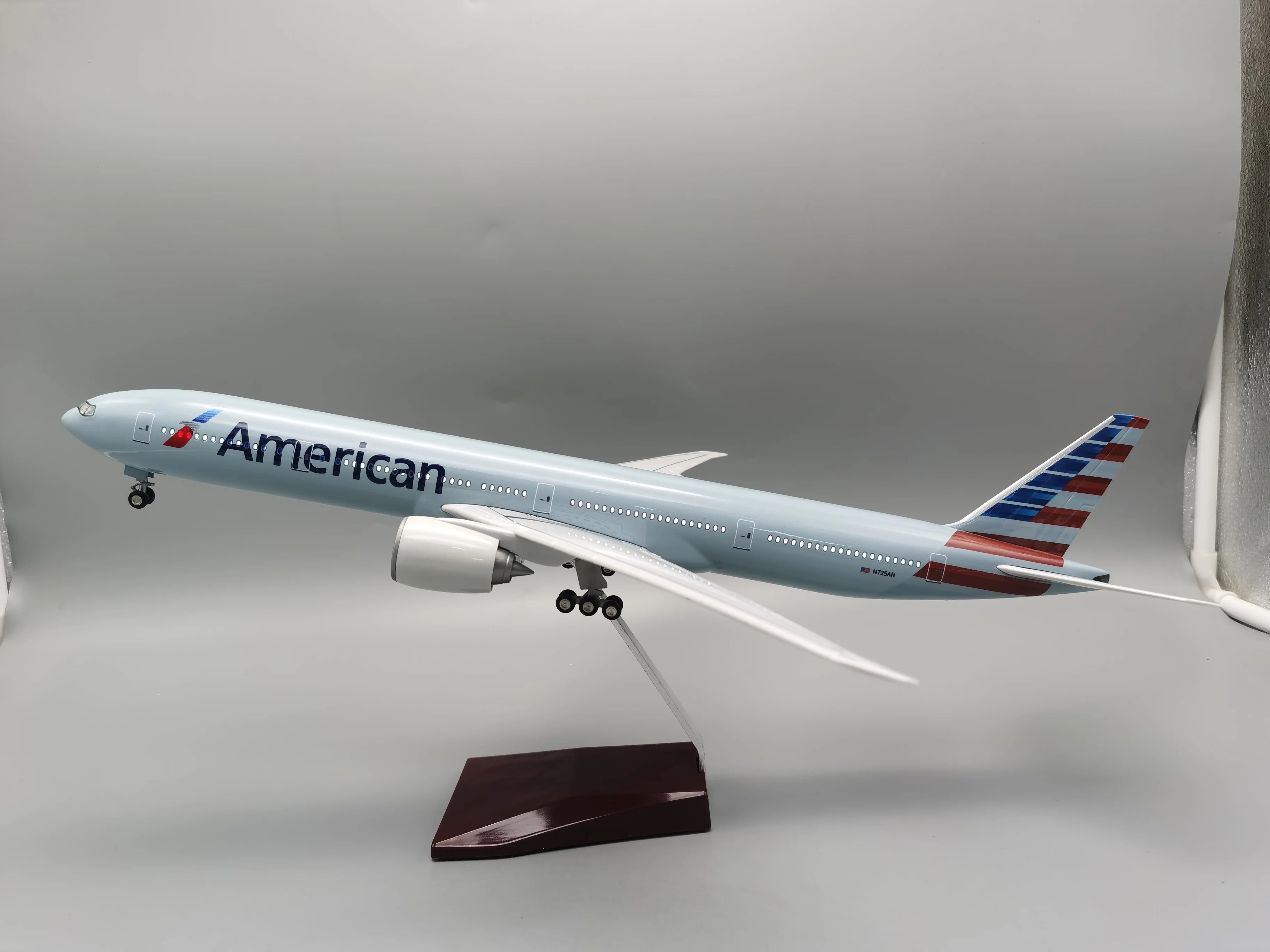 Toy Light With Wheel Landing Gear Airplane 43CM 1/130 B777 America Airlines Model Diecast Resin Plane Collection Display Gifts