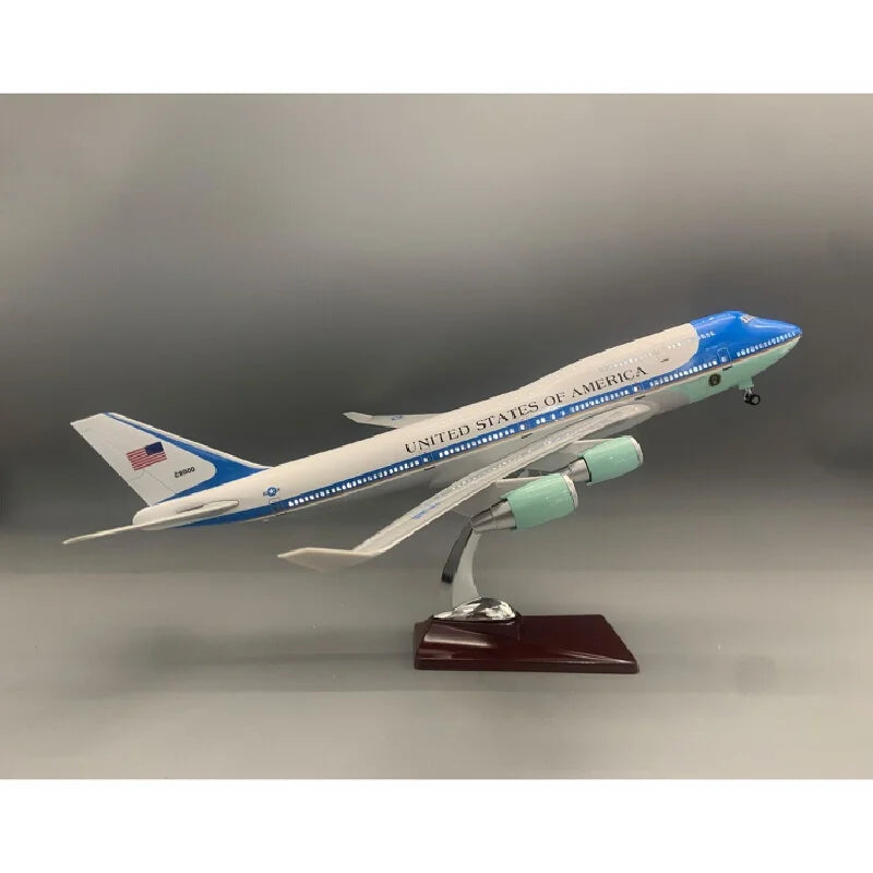 Boeing 747 Air Force One 1:160 Scale Model - Presidential Aircraft with Opening Doors, LED Lights & Rolling Landing Gear ﻿