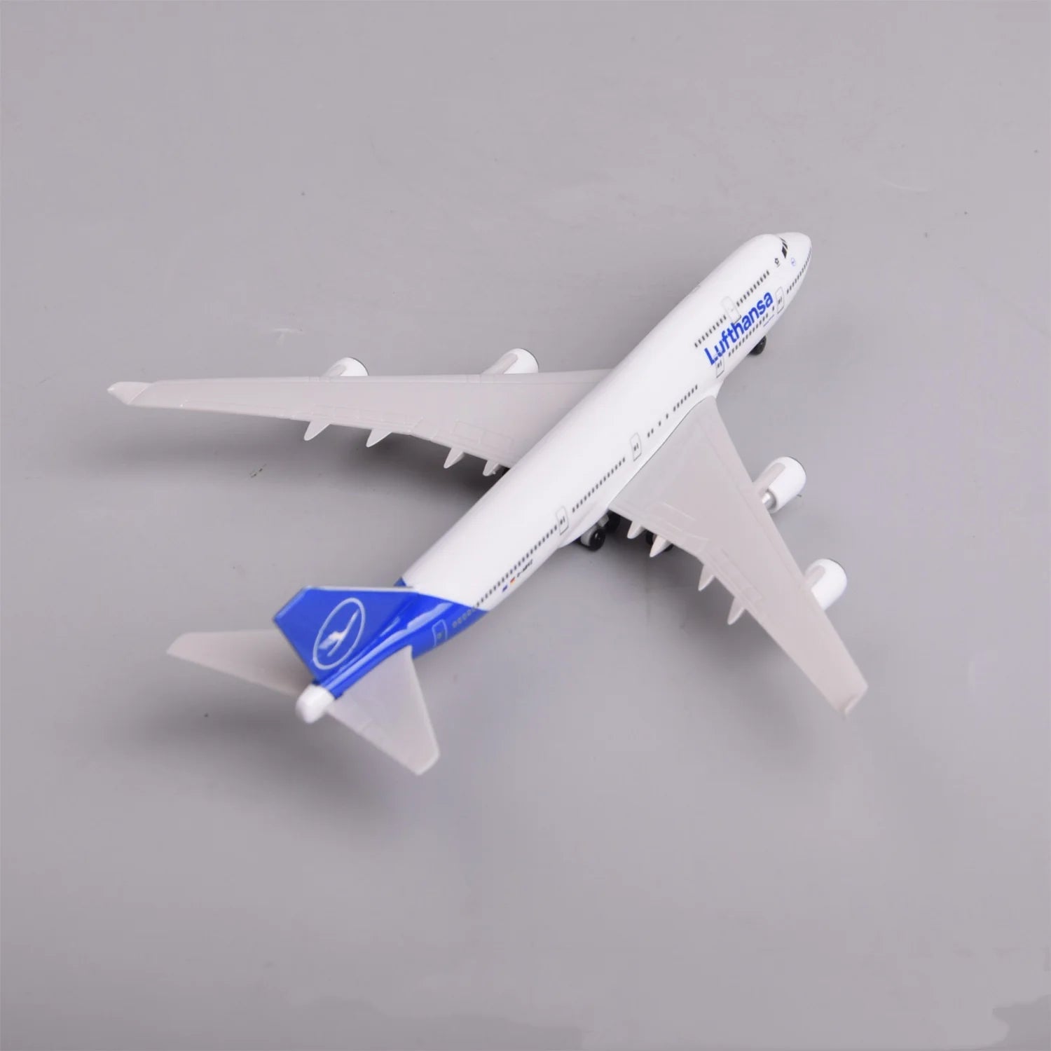 Scale Aircraft 20cm  747 Plane Model Lufthansa B747-400  Model ABS Adults Fun Ornament Collectible Model Airplane Gift Lufthansa