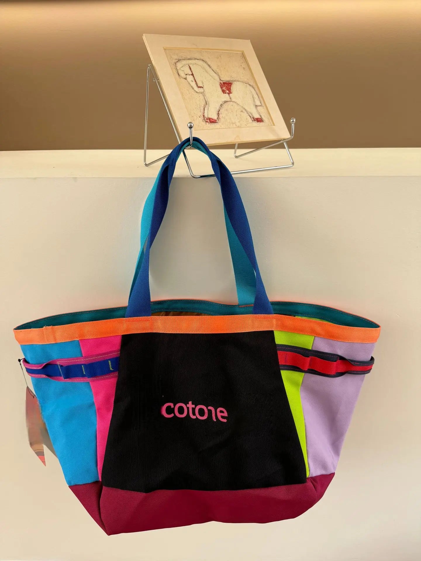 30L rainbow-colored patchwork nylon tote bag, large capacity with multiple side pockets, lightweight shoulder bag, suitable for shopping, travel, and daily outdoor activities.