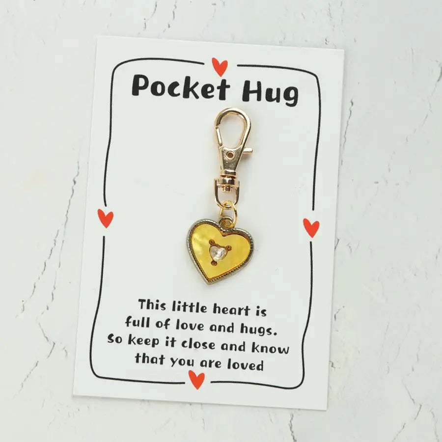 10 heartfelt keychain items, including a pocket-sized card with a message of affection, perfect as a gift.