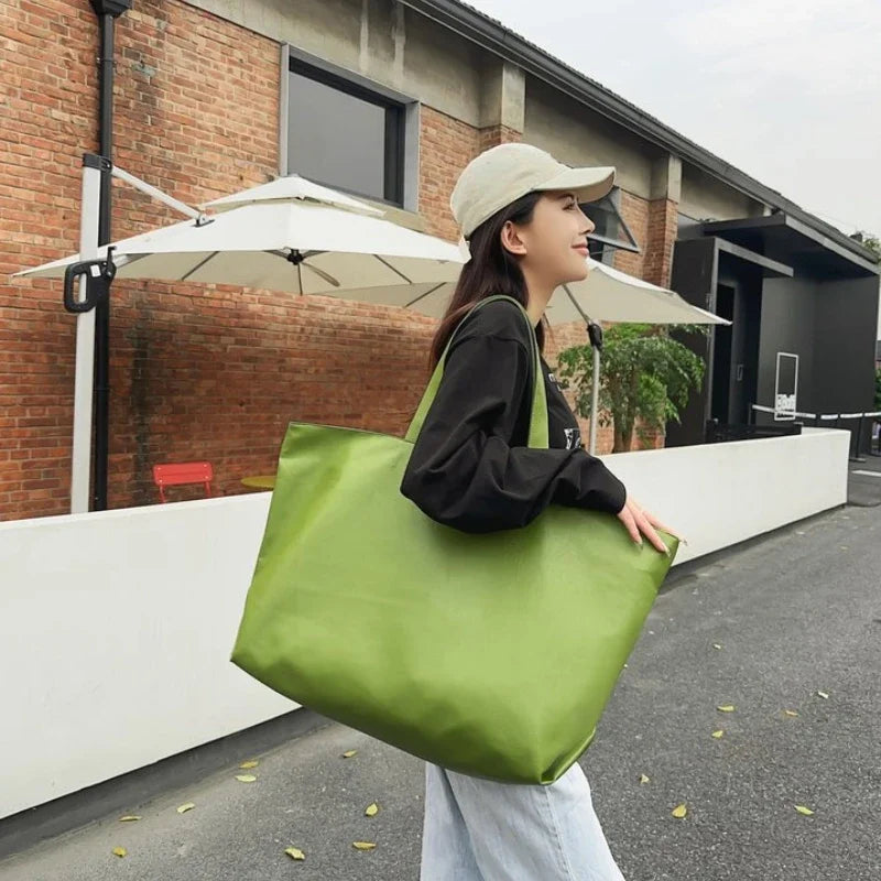New PU Black Zipper Large Capacity Handbag Lightweight Soft Leather Shoulder Bag Unisex Simple Fashionable Versatile Tote Bags