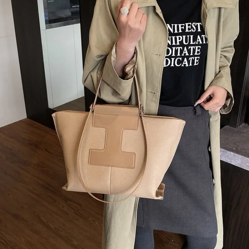 Wardrobe Staple Designer Diaper Bag For Women Luxury Leather Tote Elegant Crossbody Bag Stylish Essential