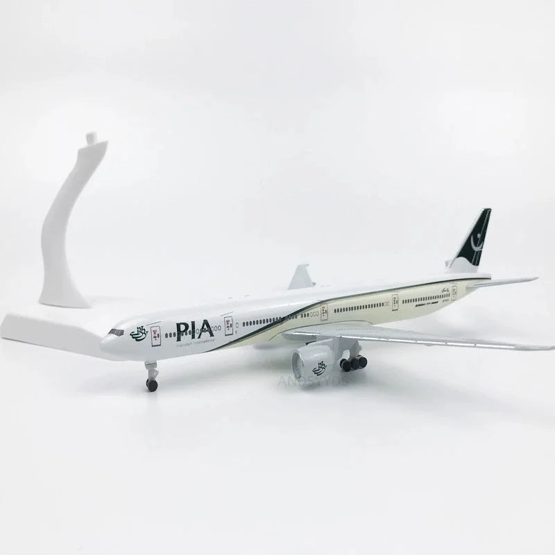 20cm scale aircraft B777 Pakistan Air Toy planes B777 Airways Metal Aircraft Replica Alloy Material 1:400 Aviation Mold Gift