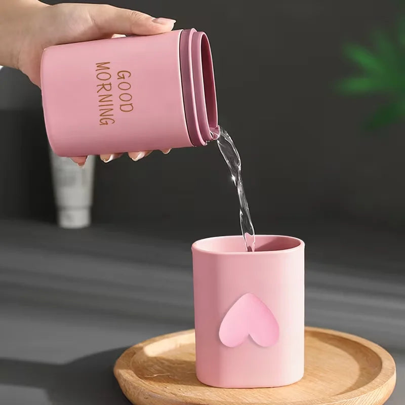 A simple travel toothbrush case, with a compact design that can easily hold the toothbrush and toothpaste