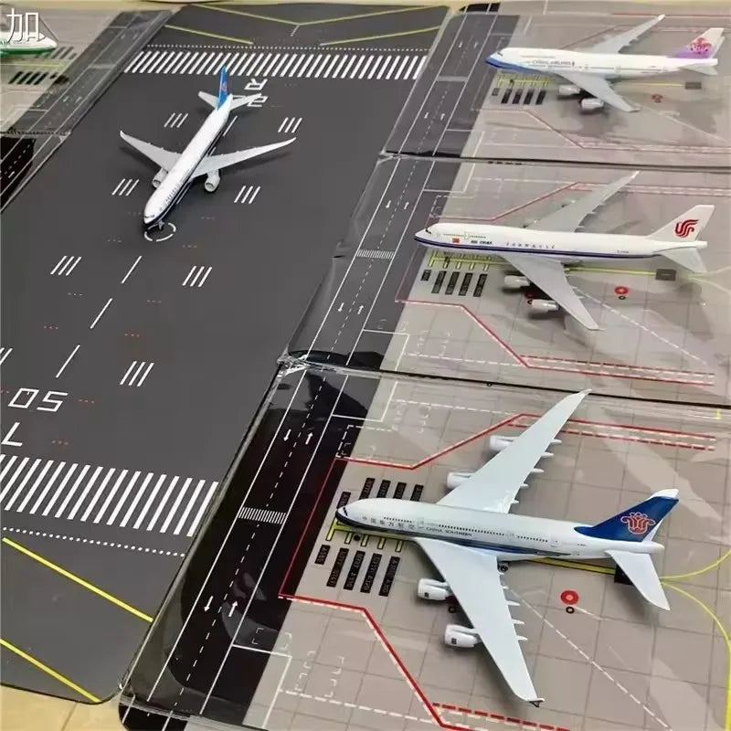 1:400 Airport Runway Pad For Boeing B777/Airbus A380 Aviation Aircraft Airplane Parking Positions On The Apron Airport Scene