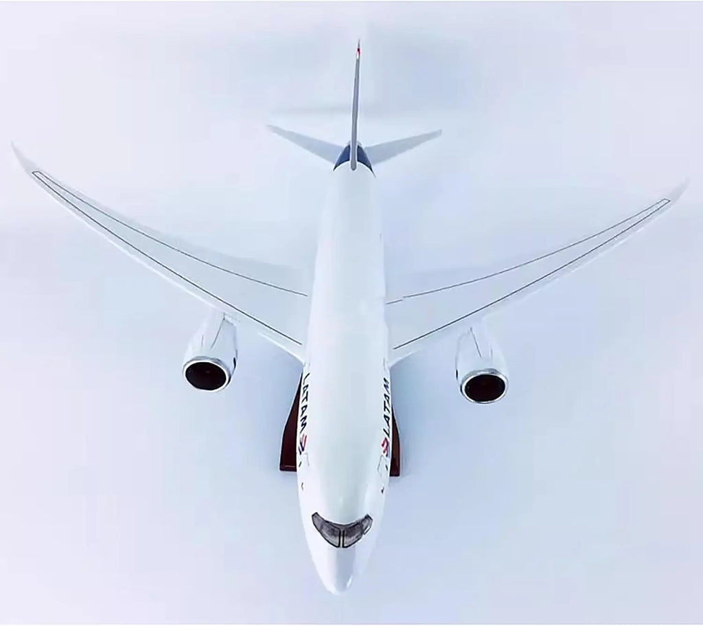 1/135 Chile LATAM Aviation 787 Simulation Civil Aircraft Model B787-8 with Wheels Assembled ABS+Resin Material Gift Ornament
