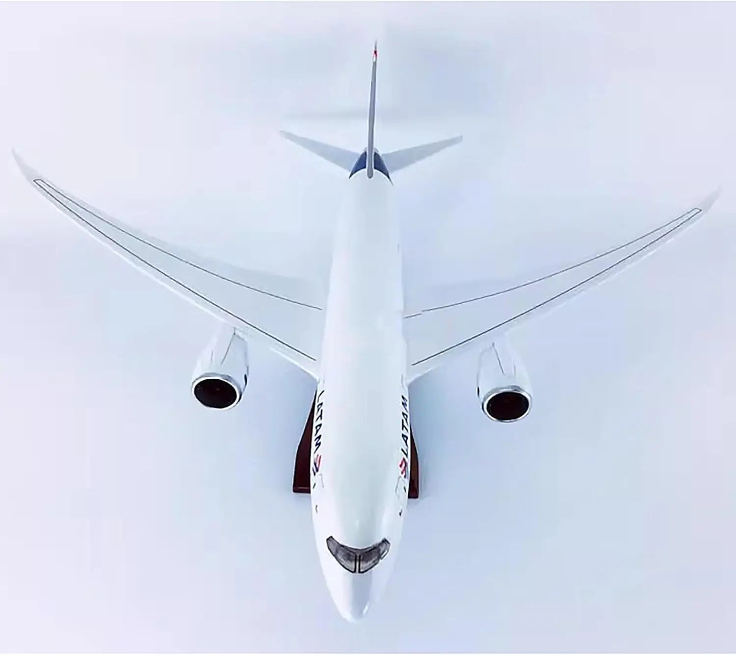 1/135 Chile LATAM Aviation 787 Simulation Civil Aircraft Model B787-8 with Wheels Assembled ABS+Resin Material Gift Ornament