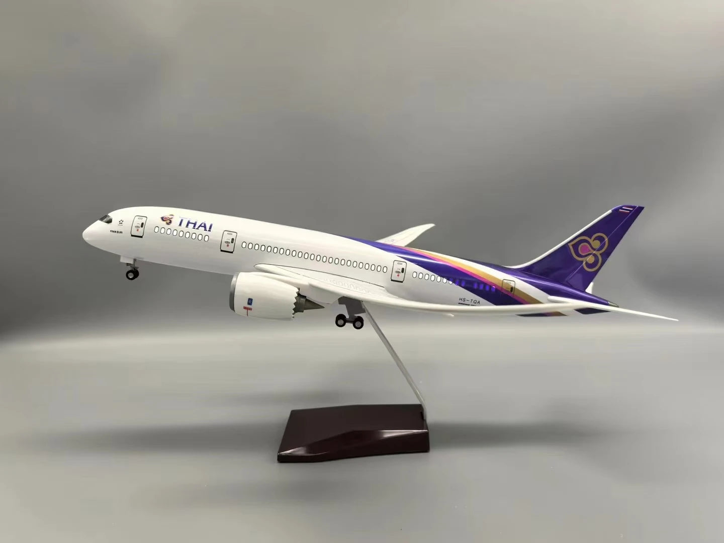 Scale Aircraft B787 Thailand Airways Model Plane 43cm Diecast Airplane Resin With Lights And Wheels Boys Collectible Miniatures