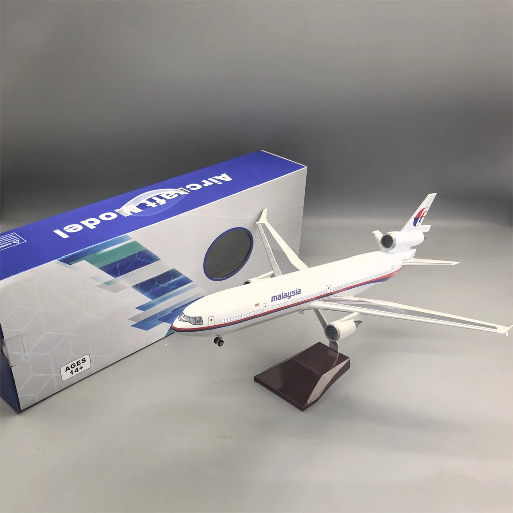 47cm Aircraft Model Malaysia Airways MD-11 1/130 Scale with Lights & Stand Resin Diecast Airplane Planes Souvenir Hobby Collect